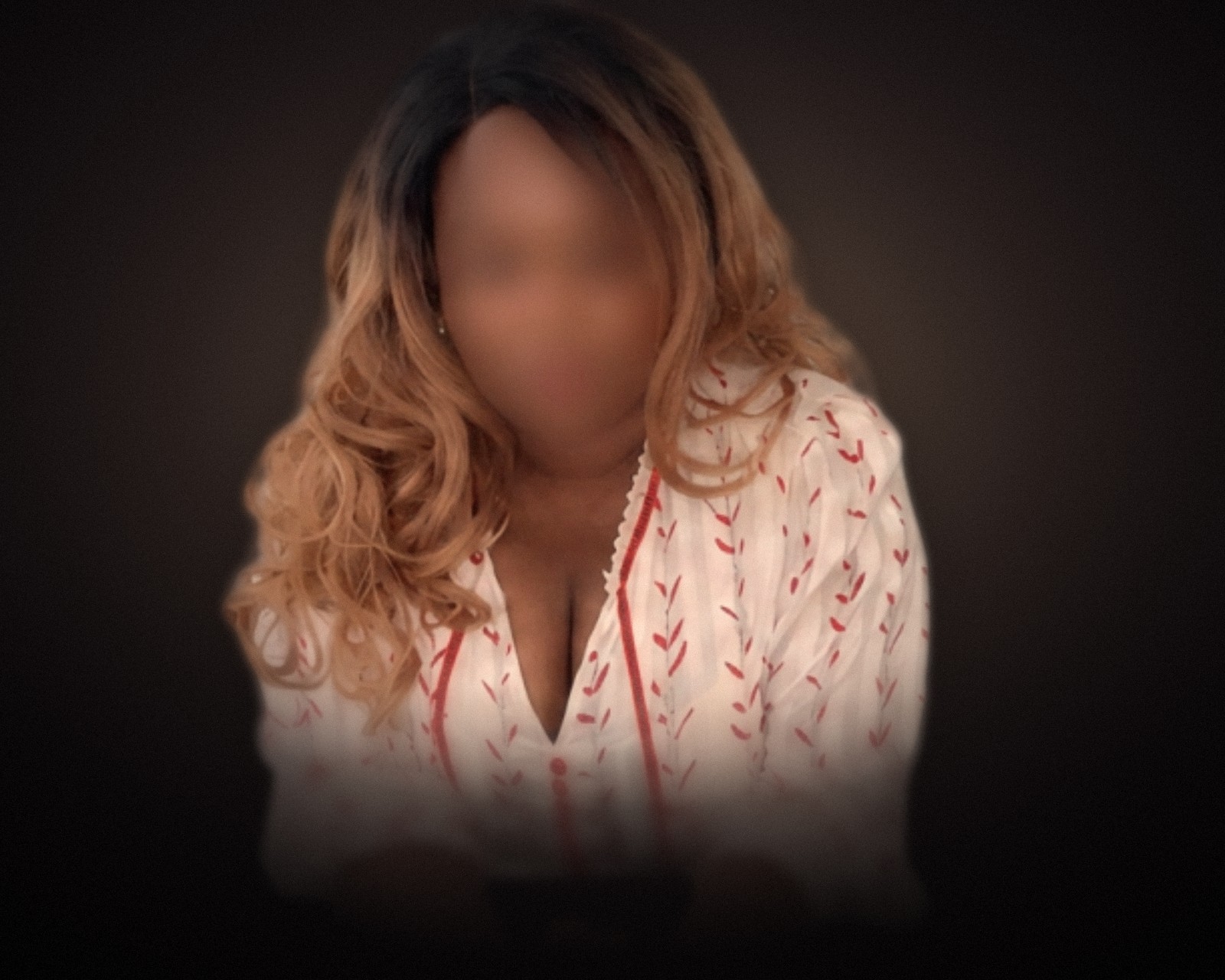 Ebony Privé